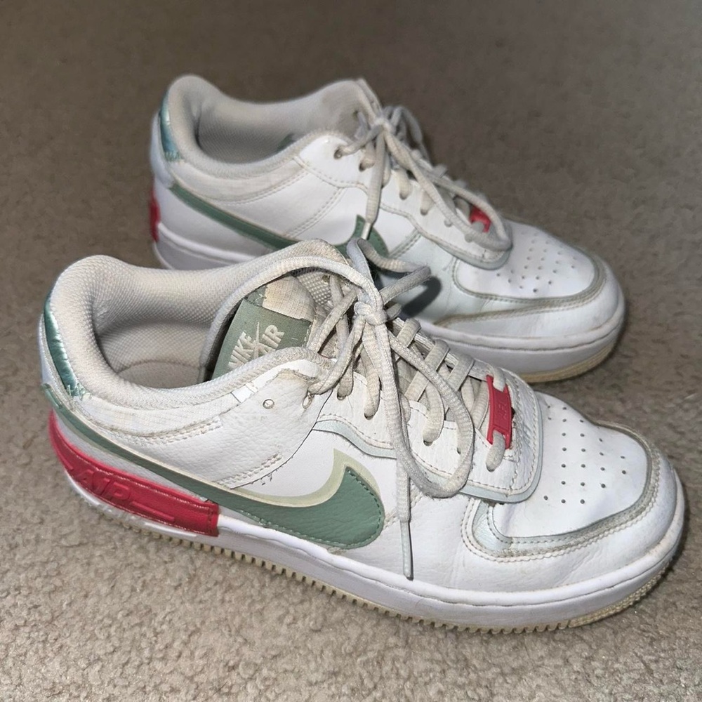 Nike White and Green Sneakers with Red Accents